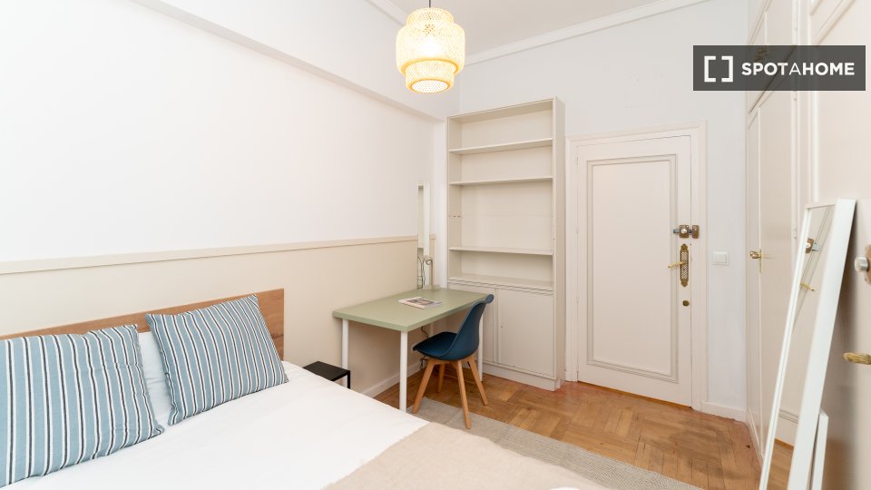 Double room Madrid, 6 beds — photo 36