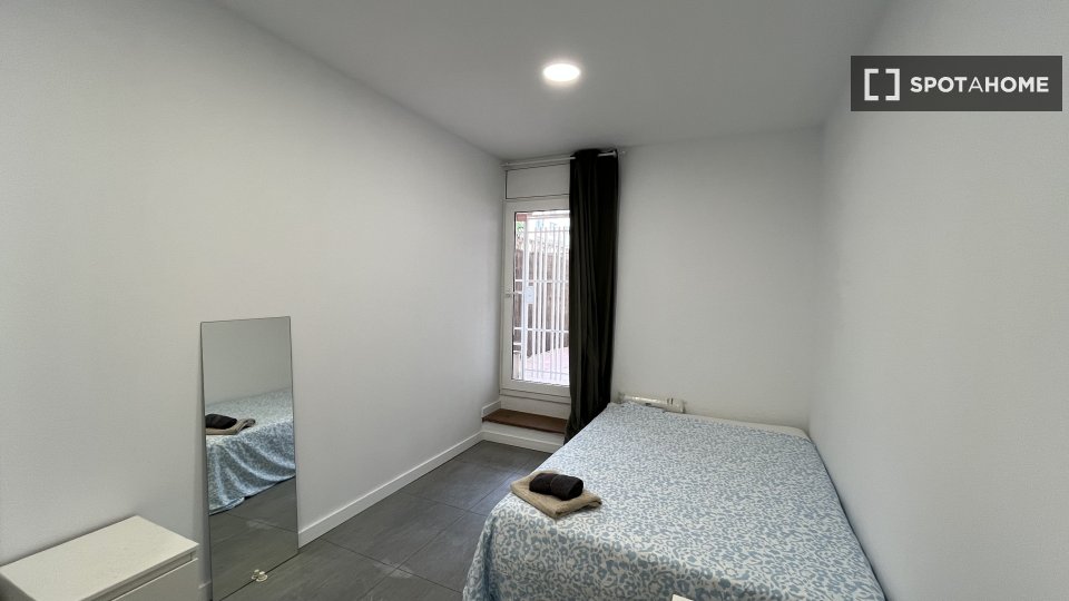 Double room Barcelona, 13 beds, 290m² — photo 12