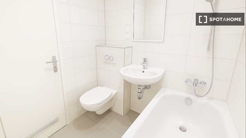 Double room Leipzig, 3 beds, 62m² — photo 11