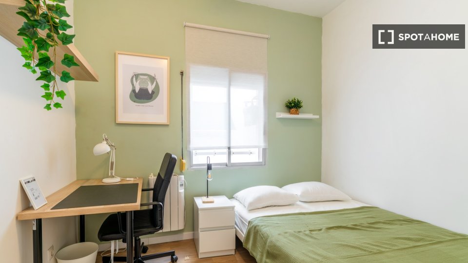 Habitación en piso de 7 habitaciones en alquiler en Getafe, Madrid