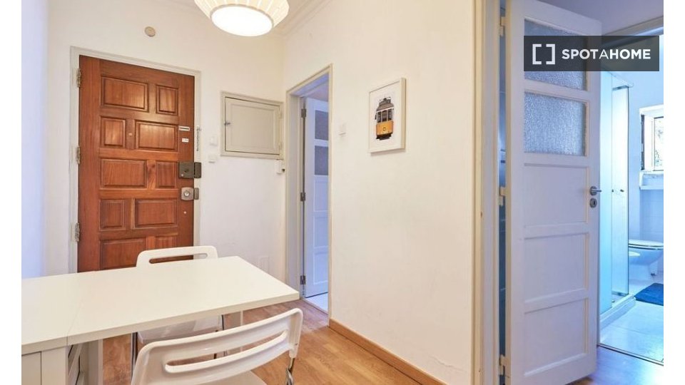 Double room Lisbon, 2 beds — photo 7