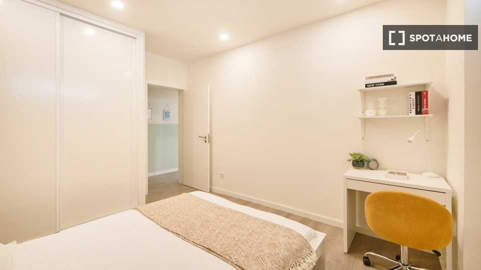 Double room Lisbon, 4 beds — photo 28