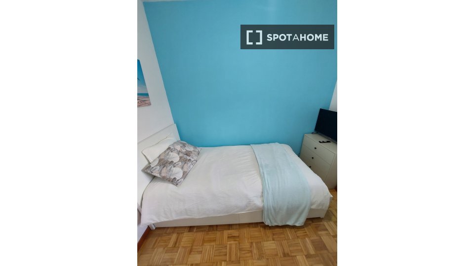 Double room Madrid, 4 beds, 100m² — photo 3