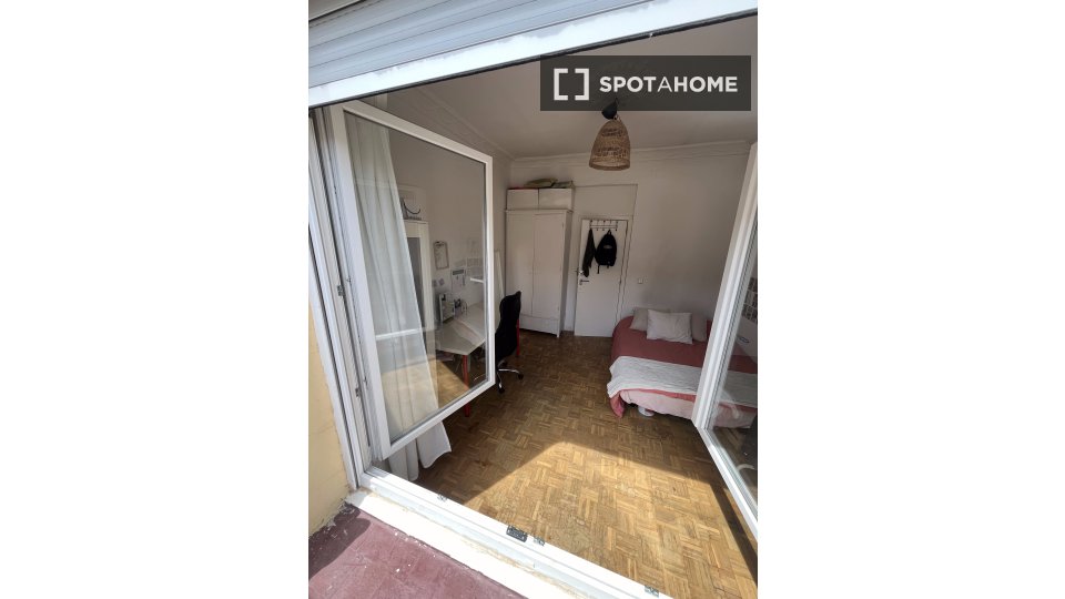 Double room Madrid, 5 beds, 150m² — photo 9