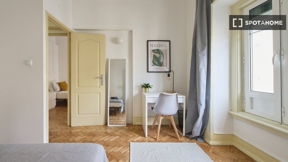 Double room Lisbon, 5 beds — photo 14