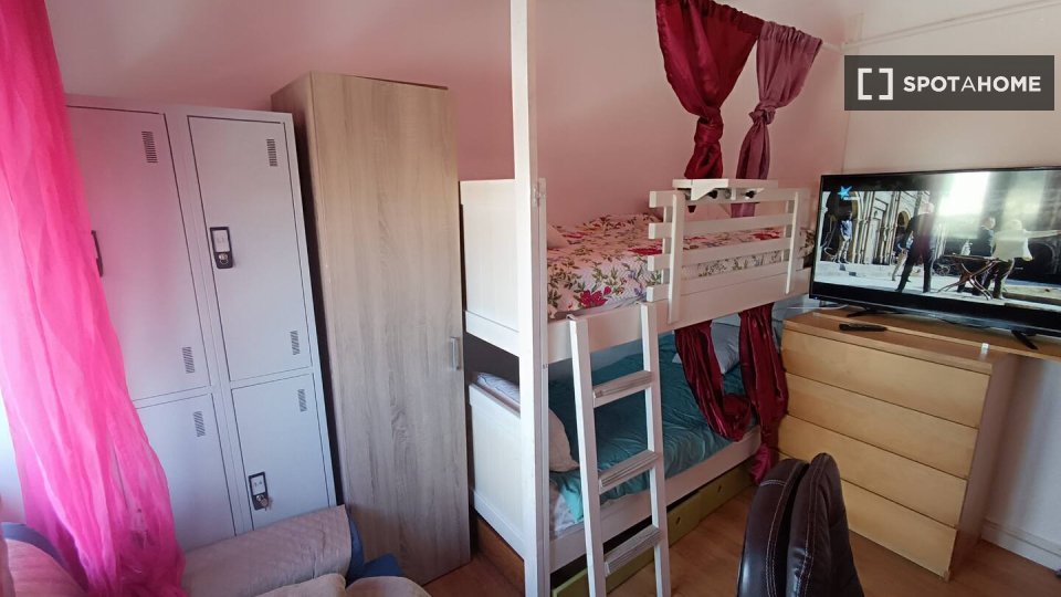 Double room Lisbon, 3 beds, 90m² — photo 84