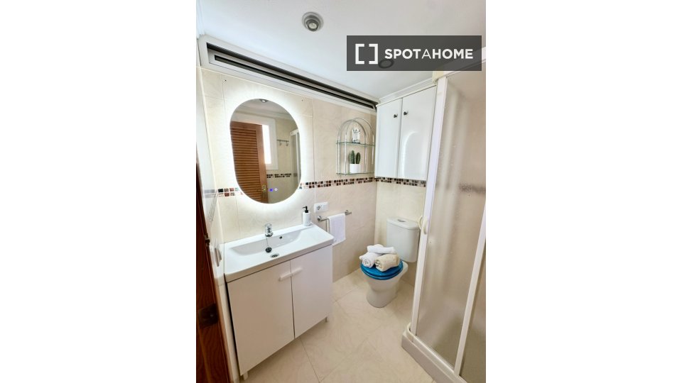 Apartment Alicante, 2 beds, 75m² — photo 18
