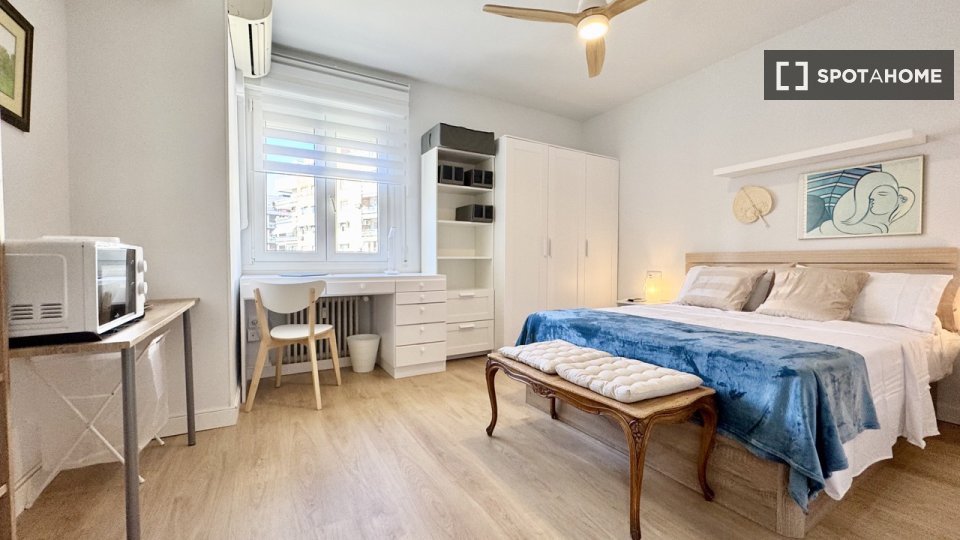 Double room Madrid, 8 beds, 164m² — photo 18