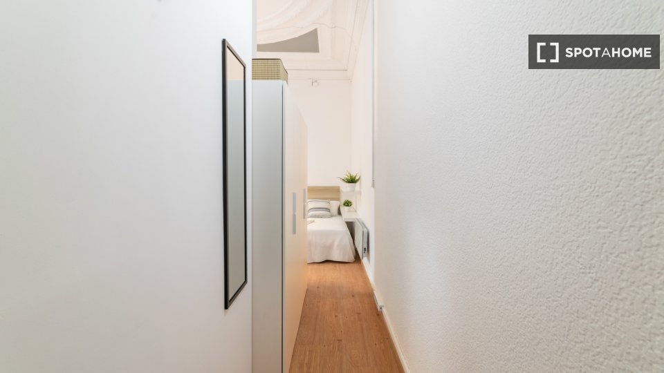 Double room Barcelona, 9 beds, 285m² — photo 10