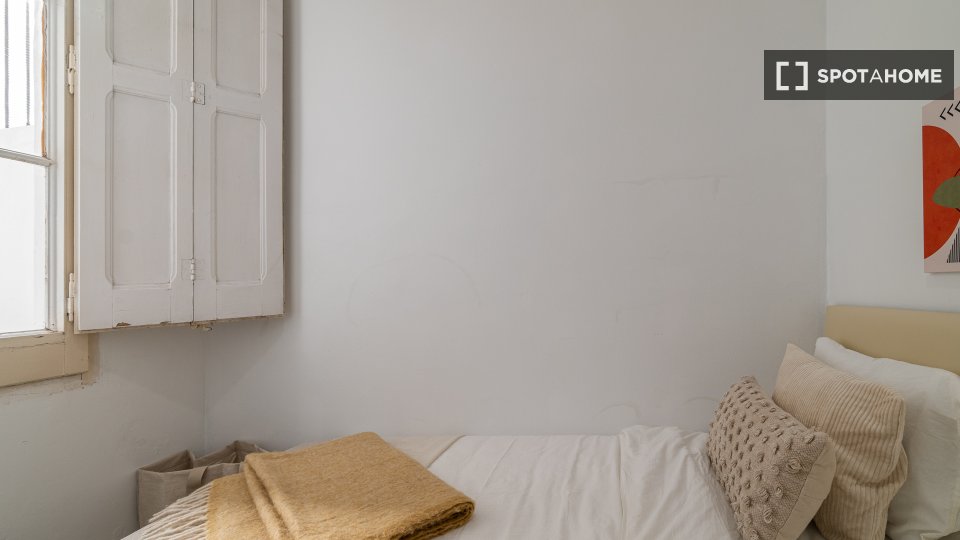 Double room Barcelona, 7 beds, 121m² — photo 12