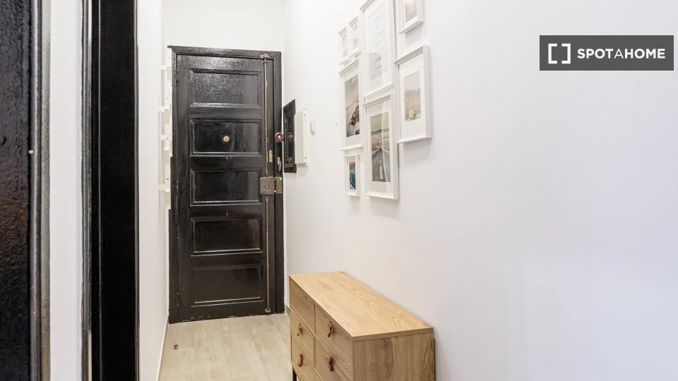 Double room Lisbon, 3 beds — photo 11