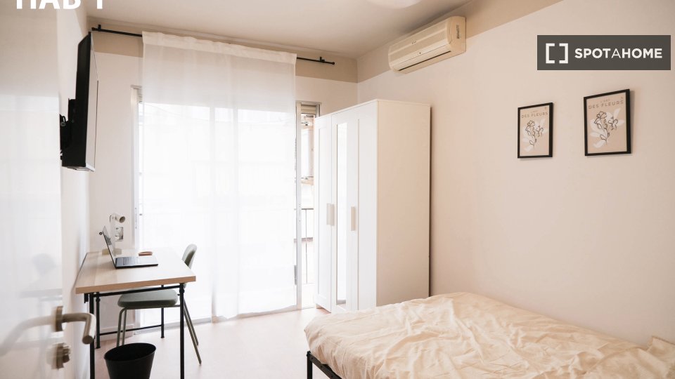 Double room Alicante, 4 beds, 83m² — photo 2