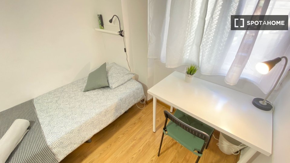 Double room Madrid, 4 beds — photo 14