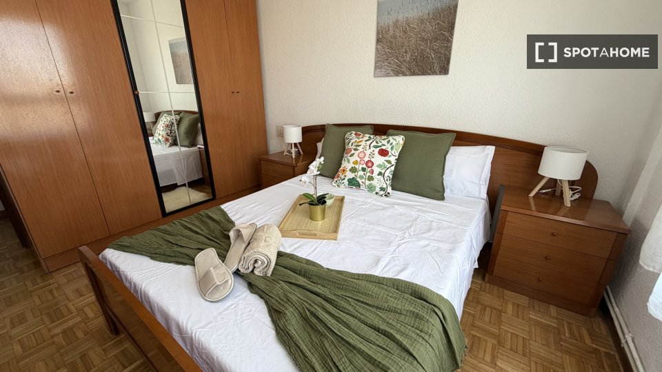 Double room Madrid, 7 beds, 140m² — photo 9