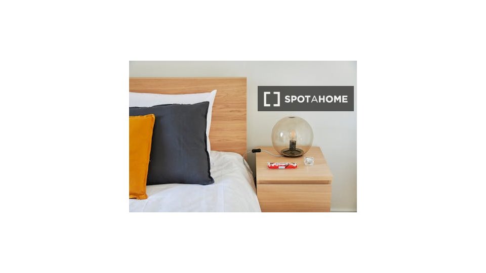Double room Lisbon, 4 beds — photo 11