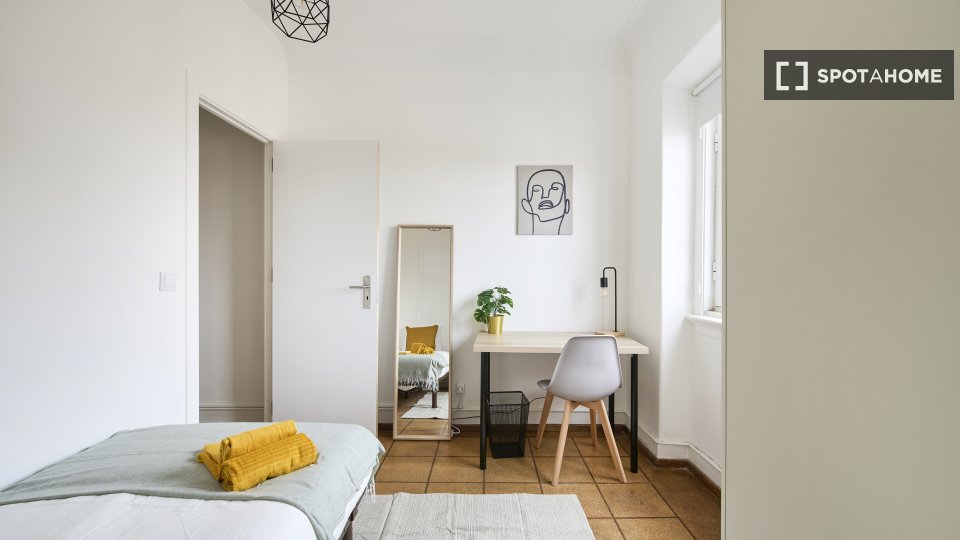 Double room Lisbon, 9 beds — photo 4