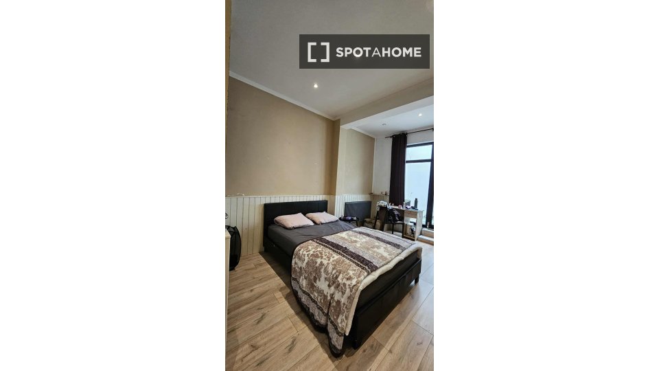 Double room Brussels, 6 beds, 250m² — photo 5