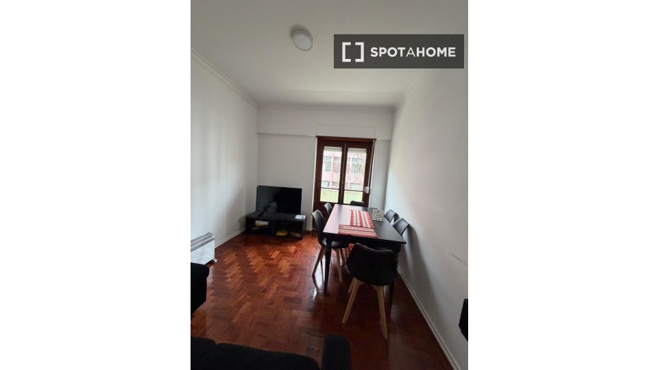 Double room Lisbon, 2 beds — photo 12