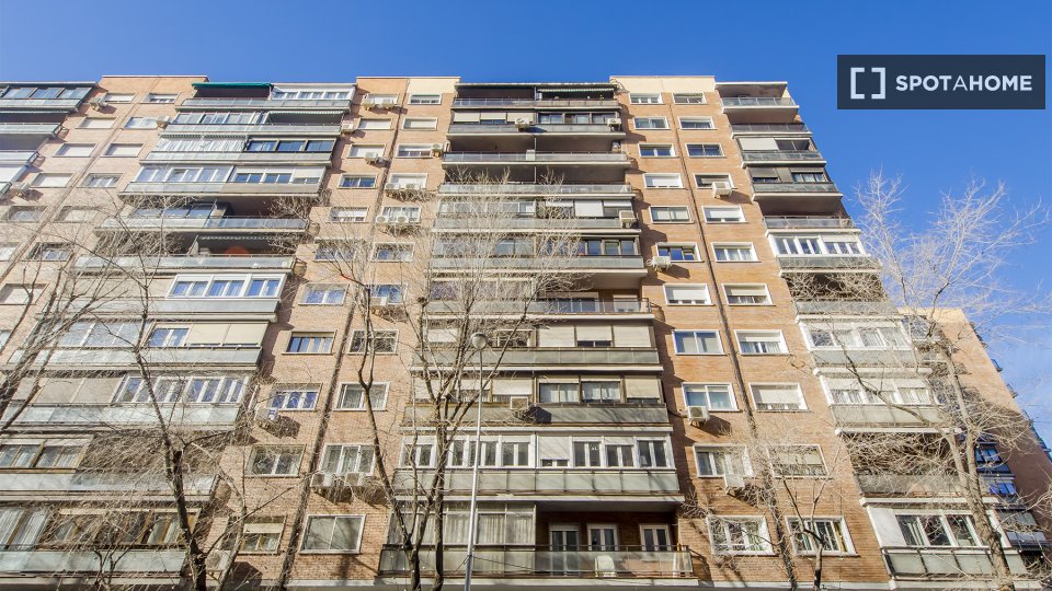 Double room Madrid, 5 beds, 100m² — photo 16