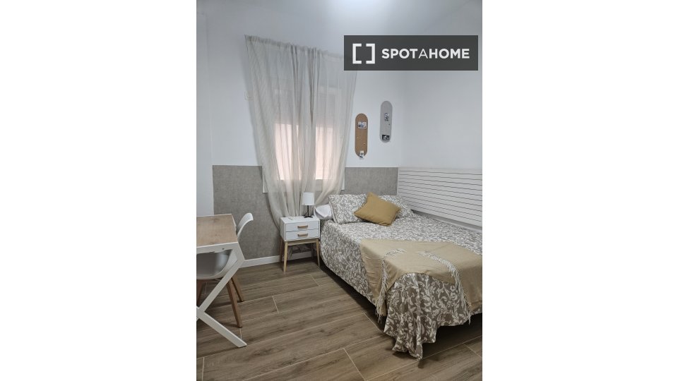 Double room Zaragoza, 5 beds, 116m² — photo 15