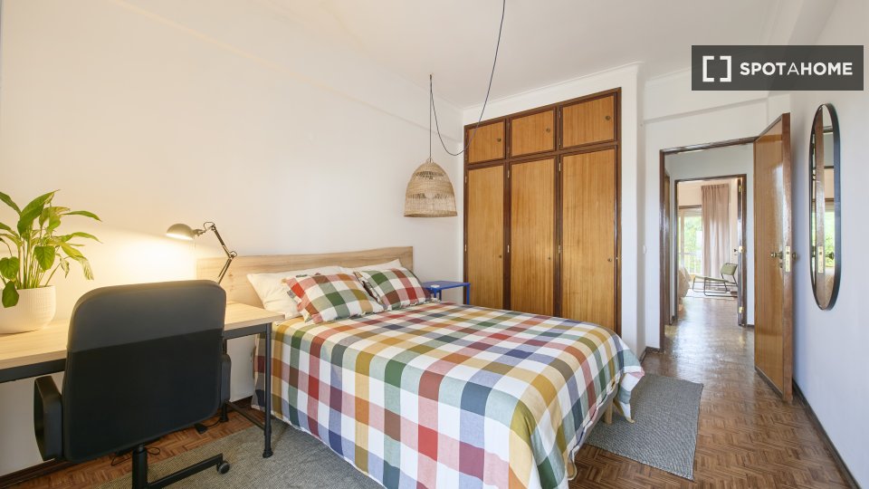 Double room Lisbon, 4 beds — photo 6