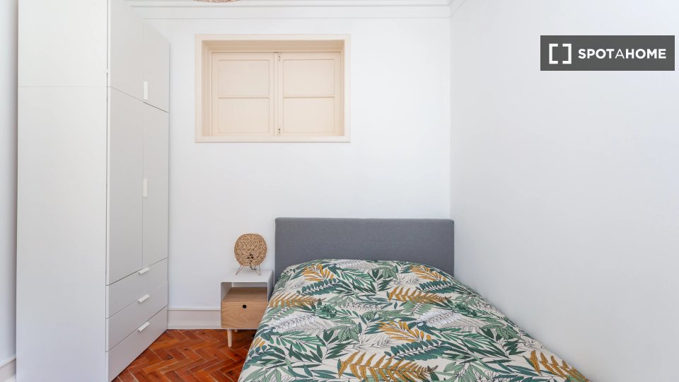 Double room Lisbon, 4 beds — photo 9