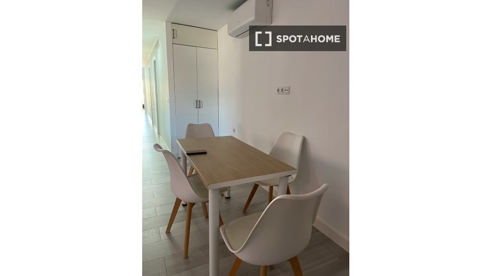 Double room Malaga, 5 beds, 125m² — photo 14