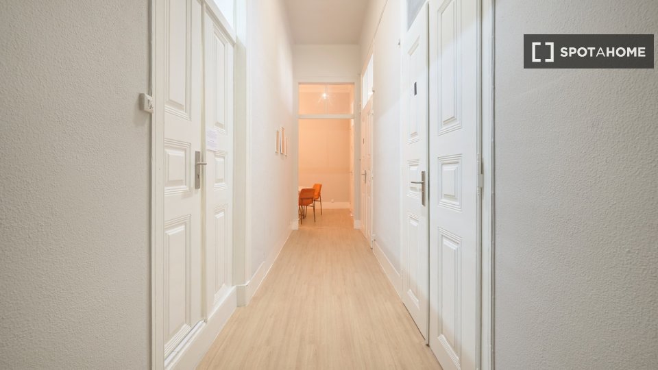 Double room Lisbon, 9 beds — photo 36