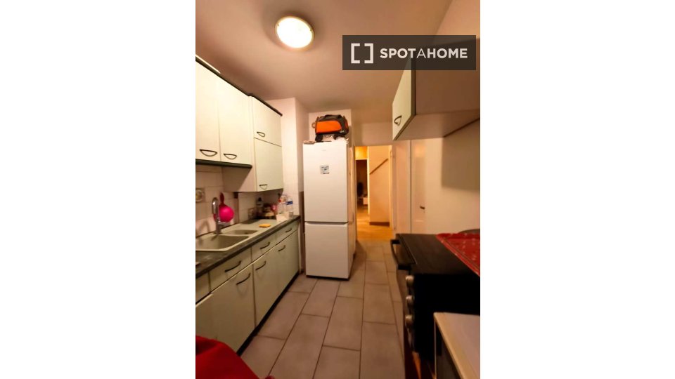 Double room Paris, 3 beds, 14m² — photo 12