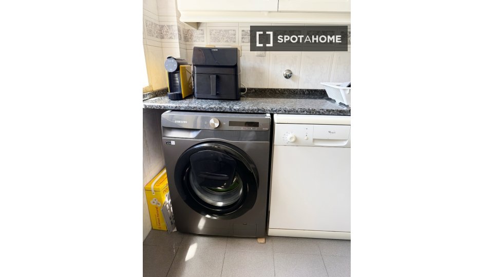 Double room Lisbon, 1 bed, 90m² — photo 12