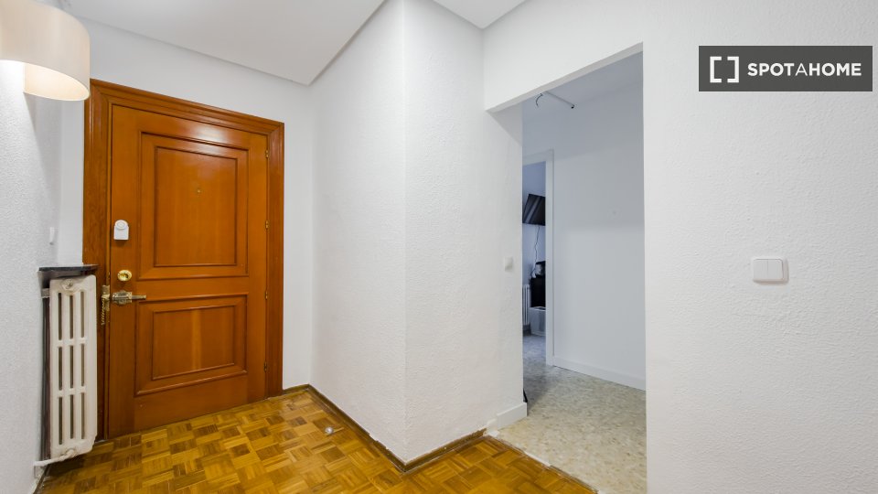 Double room Madrid, 6 beds, 120m² — photo 15