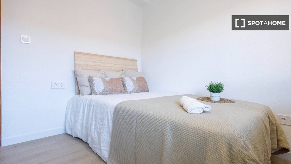 Camera in un appartamento condiviso con 5 camere da letto a Benimaclet, Valencia. - a Valencia