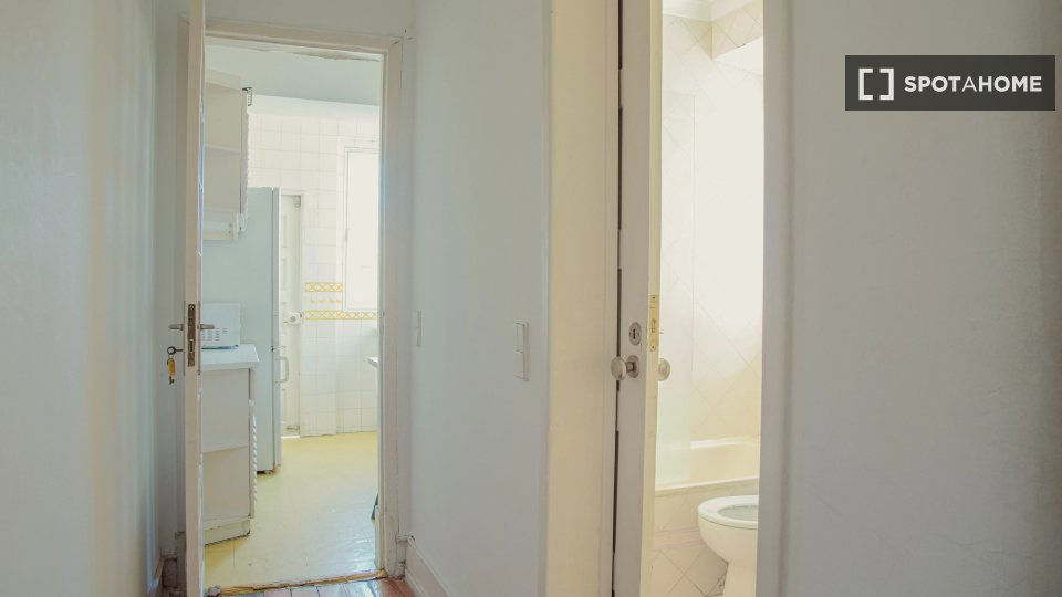 Double room Lisbon, 4 beds — photo 19