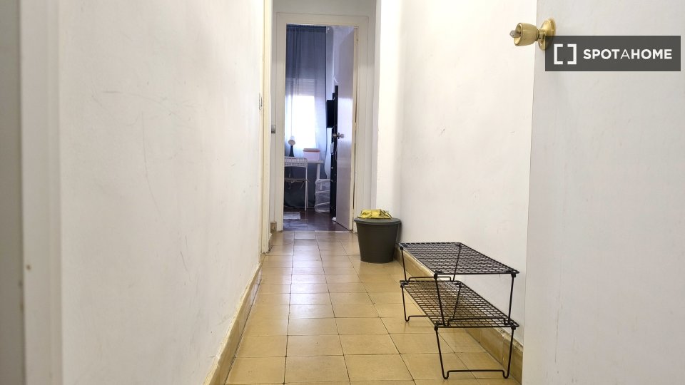 Double room Madrid, 3 beds, 70m² — photo 23