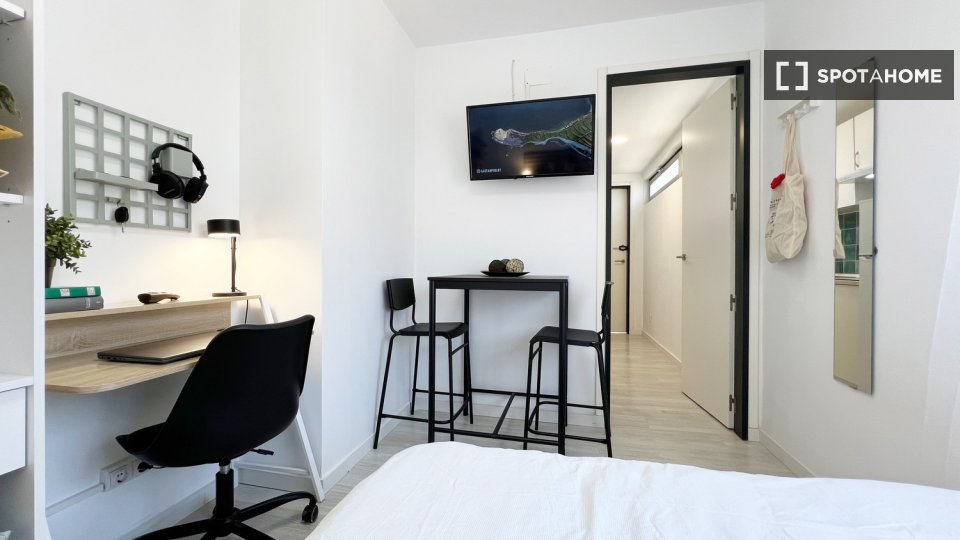 Double room Madrid, 5 beds — photo 3