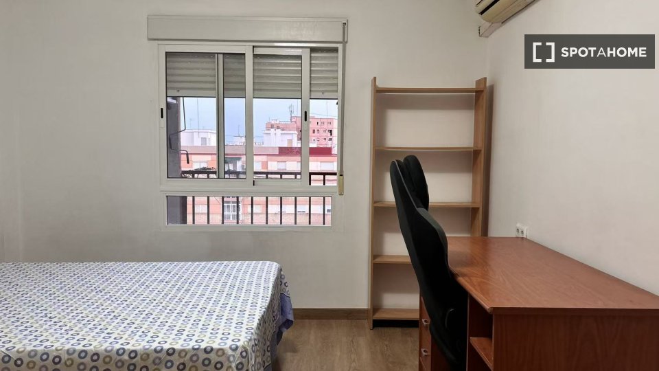 Double room Valencia, 4 beds, 110m² — photo 2