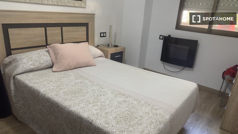 Double room Valencia, 2 beds, 100m² — photo 2