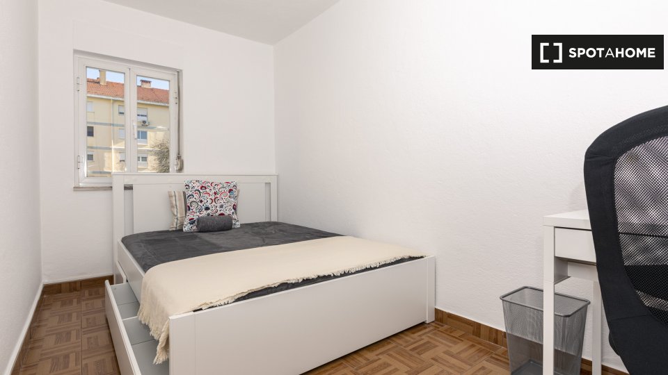Double room Lisbon, 4 beds — photo 1