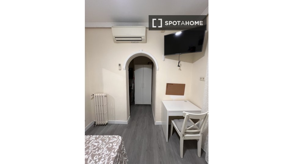 Double room Madrid, 8 beds, 275m² — photo 13