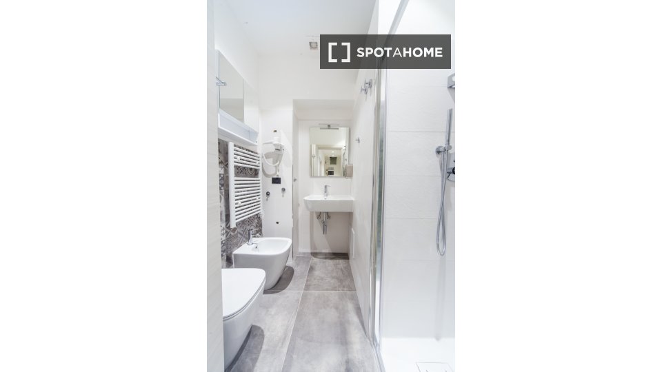Double room Turin, 3 beds, 85m² — photo 15