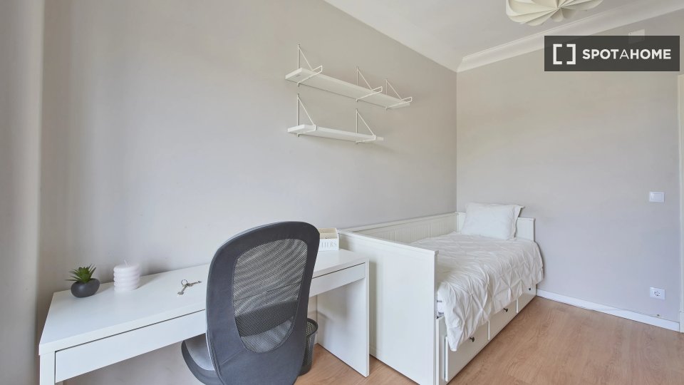 Double room Lisbon, 6 beds — photo 12