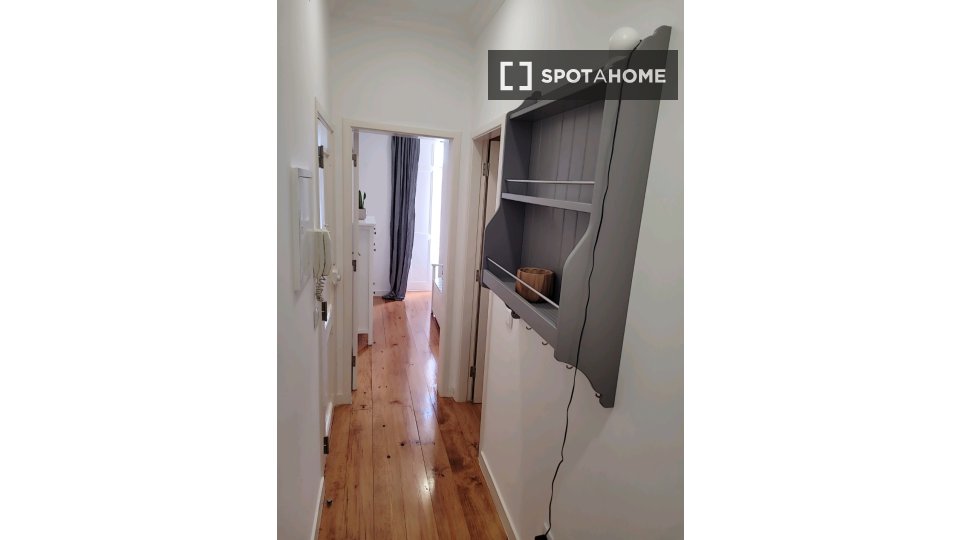 Apartment Lisbon, 2 beds, 80m² — photo 11