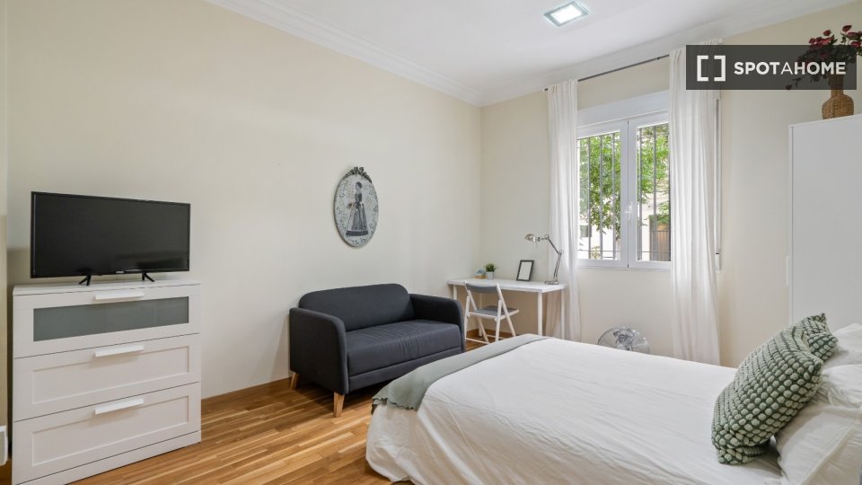 Double room Madrid, 6 beds, 190m² — photo 11
