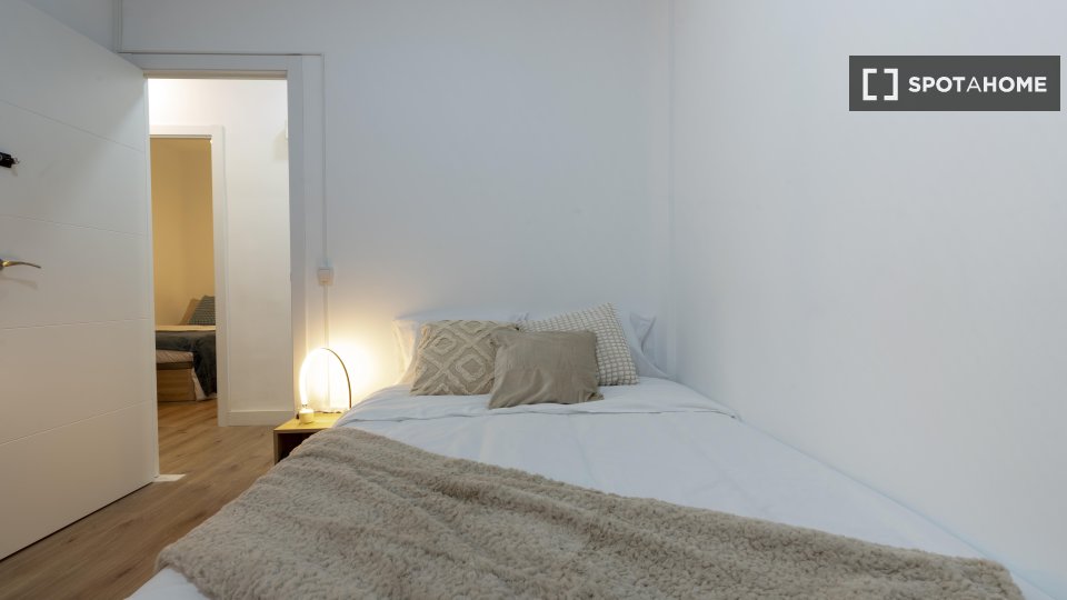 Double room Madrid, 4 beds — photo 2