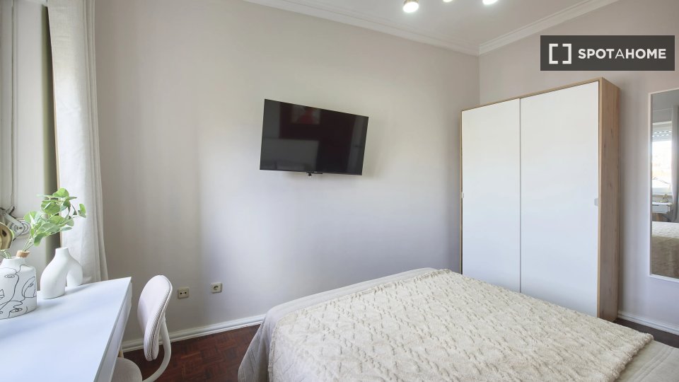 Double room Lisbon, 4 beds — photo 13