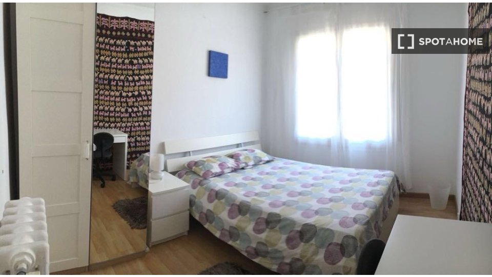 Double room Barcelona, 5 beds, 130m² — photo 3