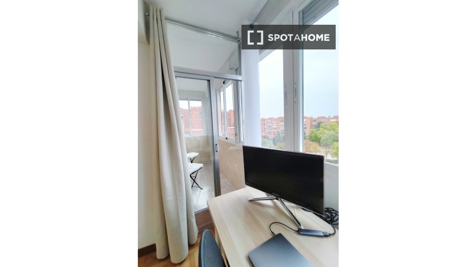 Double room Madrid, 3 beds, 95m² — photo 5