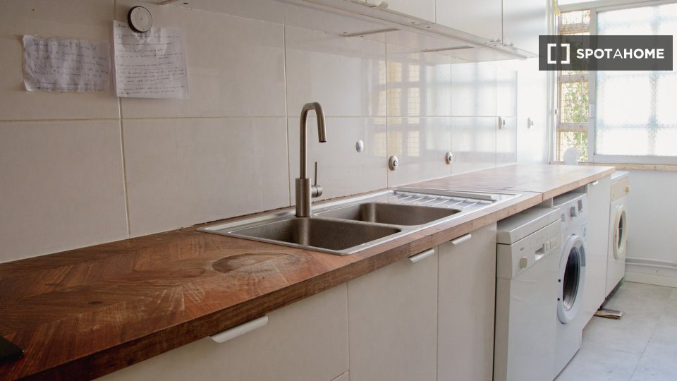 Double room Lisbon, 6 beds — photo 15