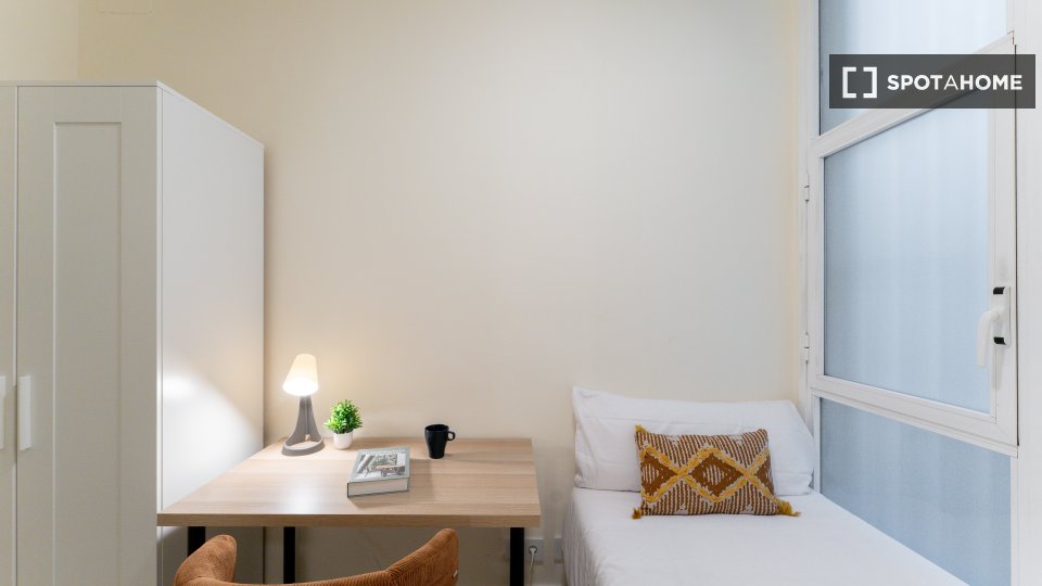 Double room Madrid, 9 beds — photo 18