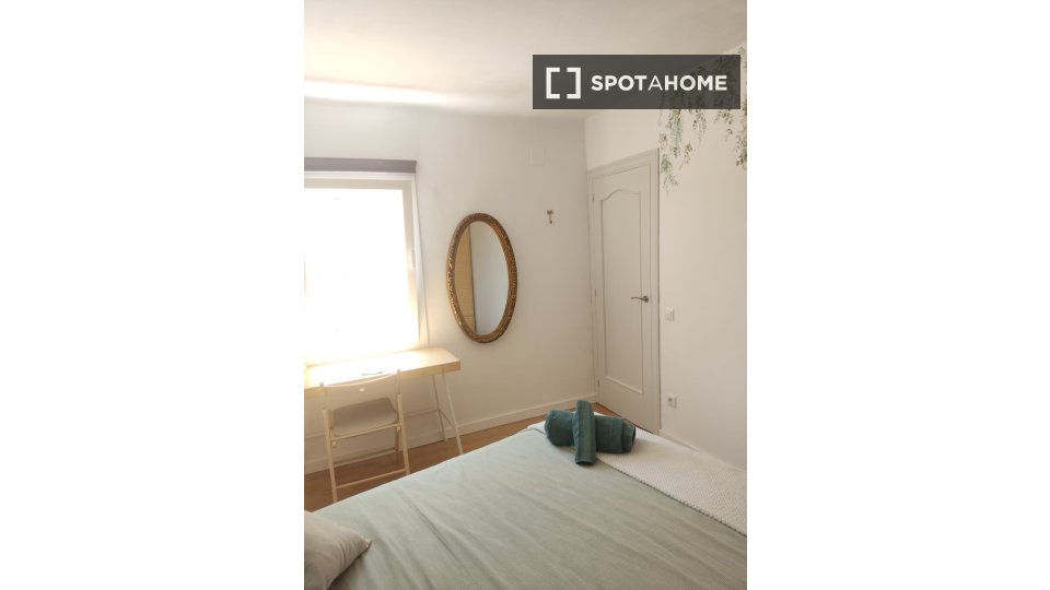 Double room Barcelona, 3 beds — photo 4